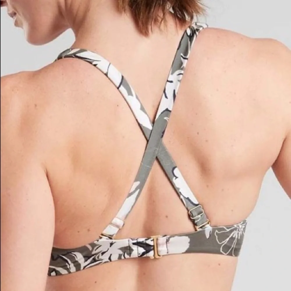 -‎ NWT Athleta Aqualuxe Wildflower Bikini Top size medium